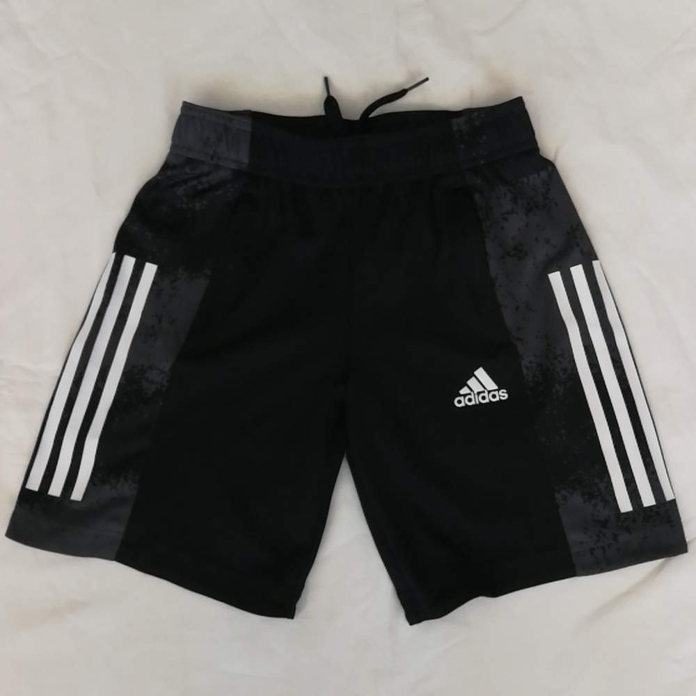 Youth S(8/10) Adidas sport shorts